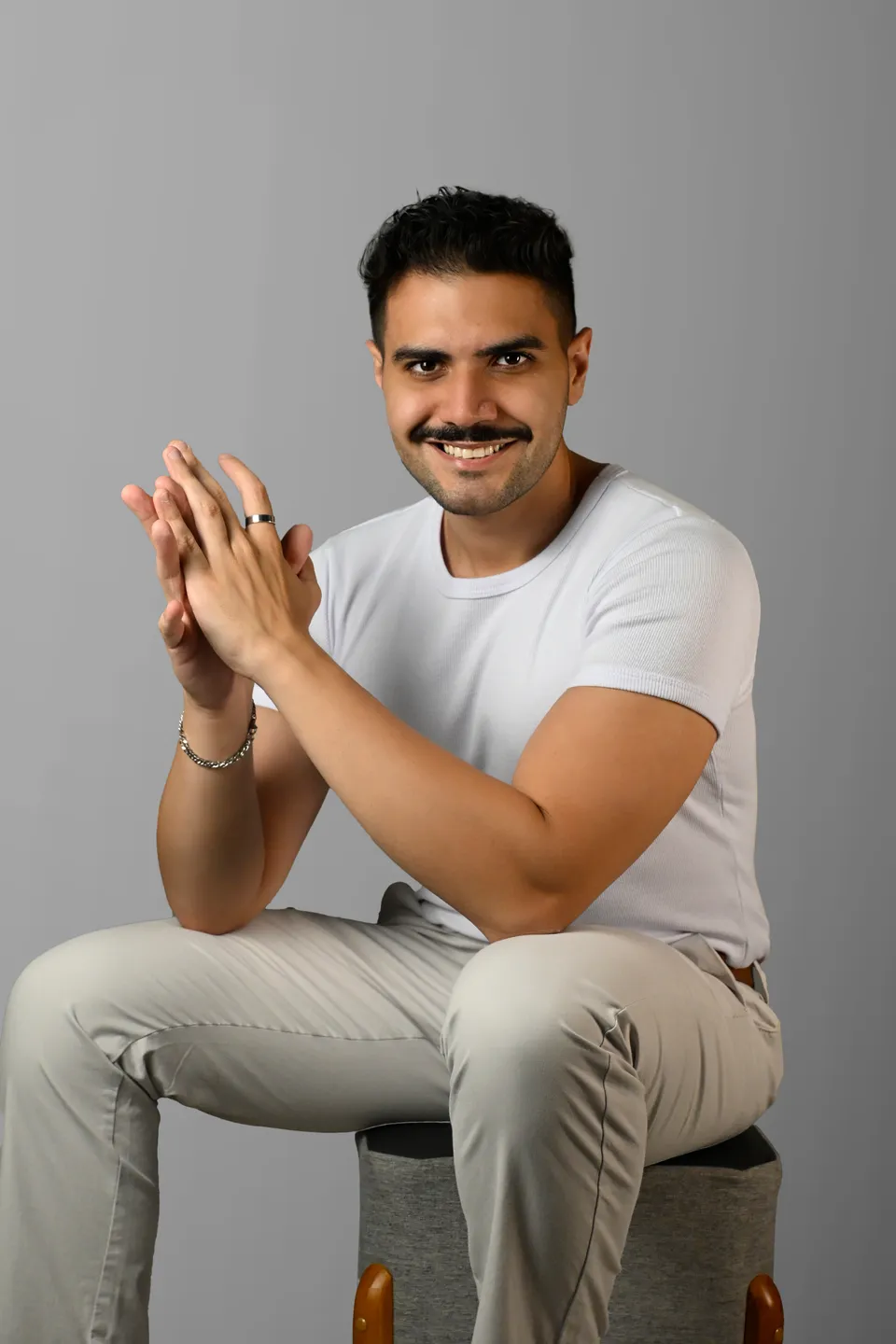 Retrato do autor no encerramento da página